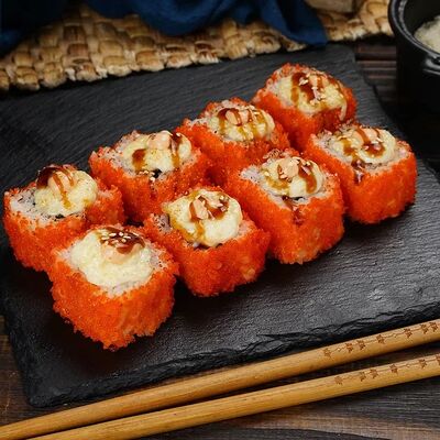 Ролл Сансет со снежным крабом в кунжуте в Fast Япония Premium Sushi по цене 552 ₽