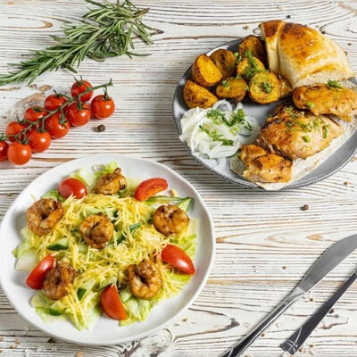 Комбо с салатом Цезарь с креветками в Шампур по цене 768 ₽