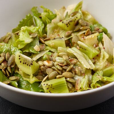 Зелёный салат в По Чесноку по цене 523 ₽