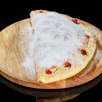 Кальцоне с яблоками в Lucky Pizza по цене 469 ₽