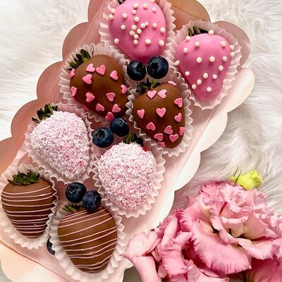 Клубника в шоколаде коробочка 8 ягод в Bloom House по цене 1650 ₽