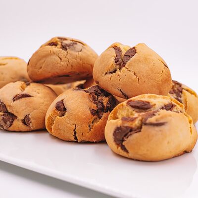 Печенье песочное с молочным шоколадом в Ваниль по цене 110 ₽