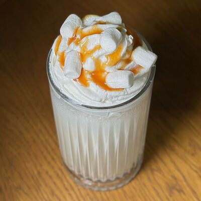 Милкшейк карамельный с зефиром в Романовская пекарня по цене 480 ₽