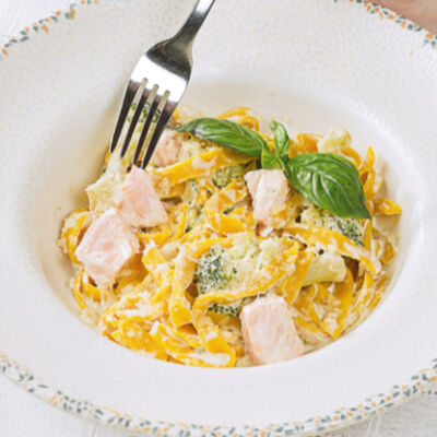 Паста с лососем и брокколи в Паста Фэмили по цене 840 ₽