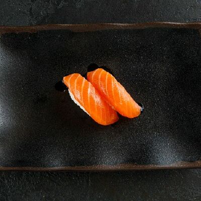 Суши лосось в Ginza Small по цене 390 ₽