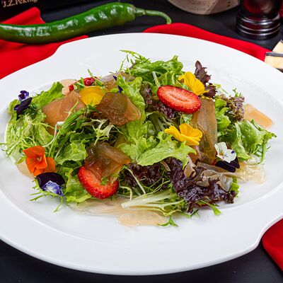Салат с медузой в J.Z. Peking Duck по цене 2450 ₽