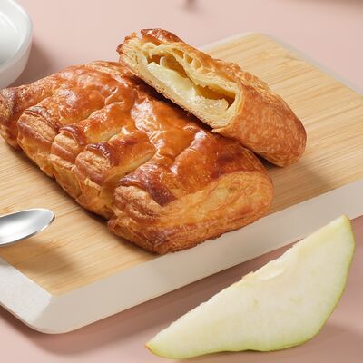 Слойка с грушей и кремом в Север-Метрополь по цене 220 ₽