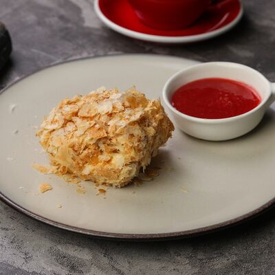 Наполеон с клубничным соусом в Double по цене 410