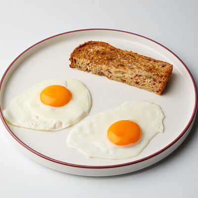 Глазунья из куриных яицв Avo kitchen & bar по цене 400 ₽