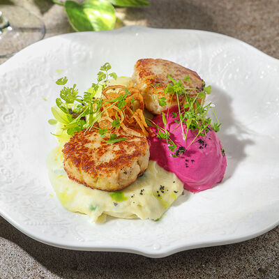 Котлета из северной щуки с картофельным пюре с зеленым горошком в Ива по цене 885 ₽