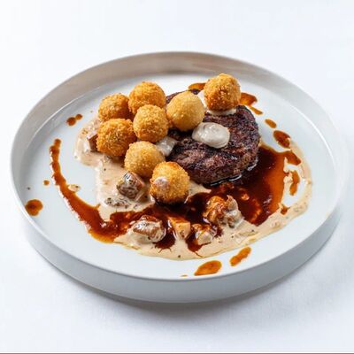 Бифштекс из мраморной говядиныв Dodici Grill по цене 1360 ₽