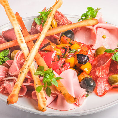 Ассорти мясных деликатесов в Cafemilano по цене 3500 ₽