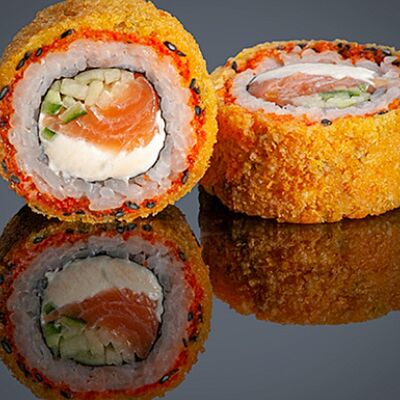 Горячий ролл Лосось темпура-шеф в СУШИТУТ по цене 690 ₽