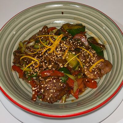 Wok с азиатским соусом и свининой в Резиденция королей по цене 680 ₽