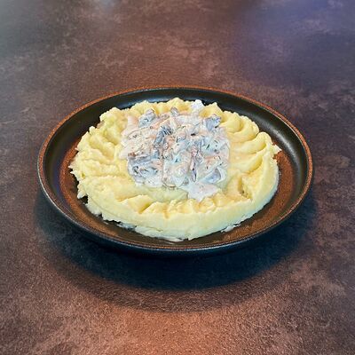 Строганов куриный с грибами и пюре в Перекусъ по цене 490 ₽