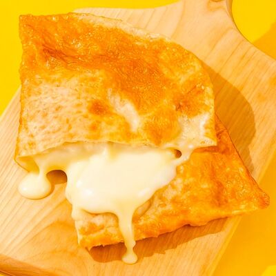 Чебурек с сыром моцарелла в Чебурекми по цене 250 ₽