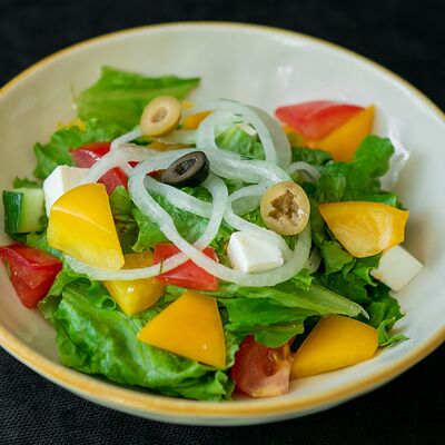 Салат Греческий в Daddys pub по цене 575 ₽