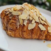 Миндальный круассан в Сельдерей