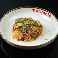 Вок с рисом и говядиной в Marimoto