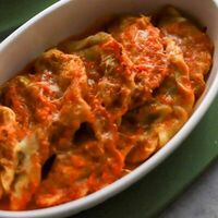 Запеченные вареники с картофелем и грибами в томатном соусе в Чемодан