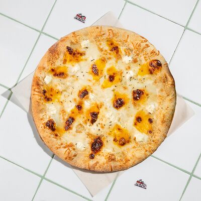 Пицца Четыре сыра в Epic Pizza по цене 1080 ₽