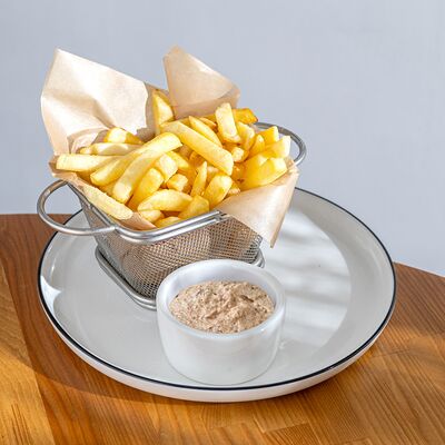 Картофель фри с трюфельным соусом в True Crab по цене 350 ₽