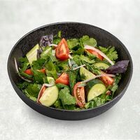 Овощной салат c маслом в Hells Burgers