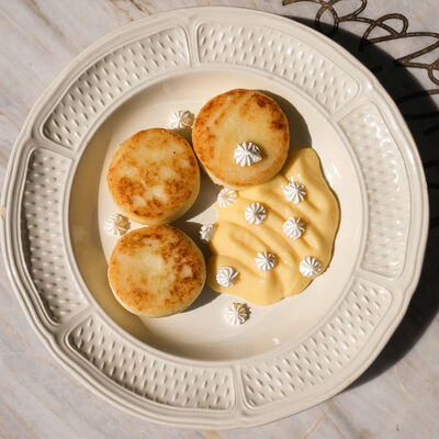 Сырники и лимонный курд в Bisou Bisou Bistro по цене 620 ₽