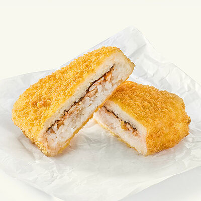 Горячий онигири с курицей в Вкусномаркет по цене 189 ₽