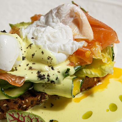 Яйцо пашот с лососем и соусом бер бланв Философия по цене 870 ₽