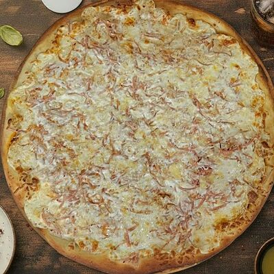 Пицца Ветчина с сыром (32 см) в Тибон по цене 750 ₽