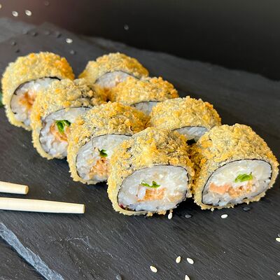 Ролл Жареный лосось в Суши и Роллы по цене 569 ₽