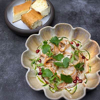 Куриная грудка с муссом сациви и гранатовым соусом в Бумбараш по цене 540 ₽