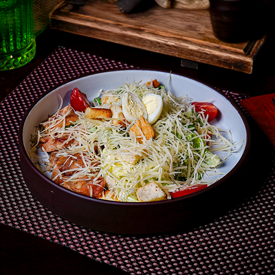 Цезарь с курицей в Маради по цене 725 ₽