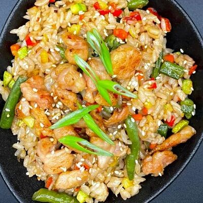 Рис с курицей в Кусочек Италии по цене 590 ₽