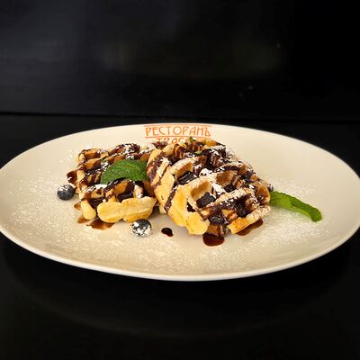 Вафли венские с шоколадным топпингом в Трасса по цене 200 ₽