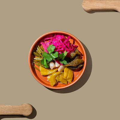 Мини-тарелка с солениями в Хачапури и вино по цене 300 ₽