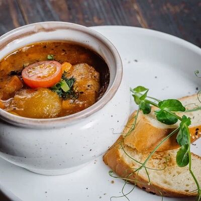 Птица, тушенная в горшочке в Люблин по цене 552 ₽