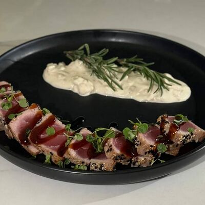 Татаки из тунца с соусом шримп в Kaif Lounge по цене 1100 ₽