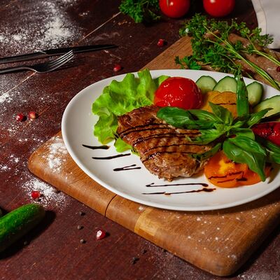 Стейк из телячьей вырезки в Кристалл палас по цене 1100