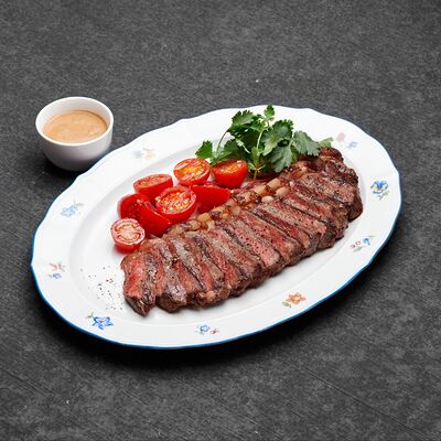 Стриплойн Мачура с маринованными черри и перечным соусом в Залечь на дно в Гамбург по цене 1178 ₽