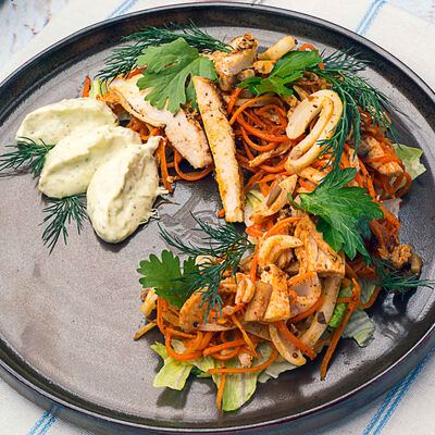 Салат с кальмаром и цыпленком-гриль в Курагадиван по цене 265