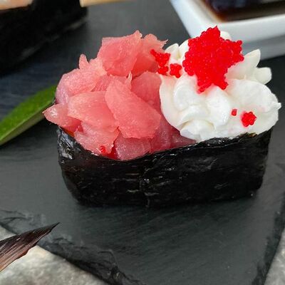 Сливочные с тунцом в Maki Family по цене 109