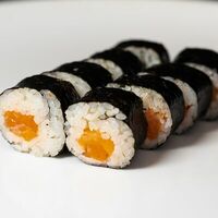 Роллы с лососем в кафе Восточный Экспресс