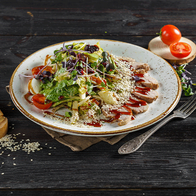 Салат с утиной грудкой, моцареллой, курагой и яблоками в ИТЛЕ Стейк-кафе Halal по цене 480