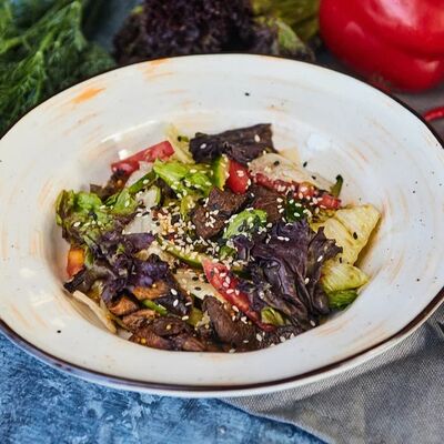 Тёплый салат из говяжей вырезки в Тайфун по цене 479