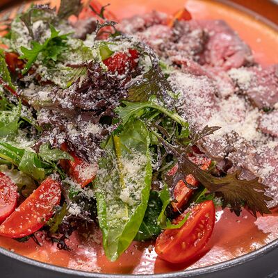 Салат с телятиной в VIP караоке-клуб Ля Мажор по цене 1200 ₽