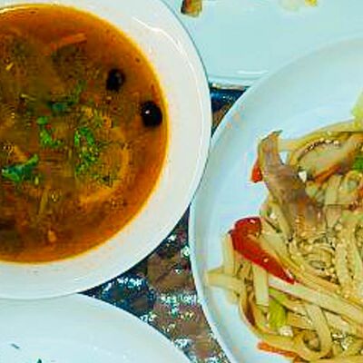 Солянка + Вок с цыпленком (Бизнес-ланч) в Travelers Coffee по цене 750 ₽