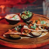 Кесадилья Веган с баклажанами в La Catrina