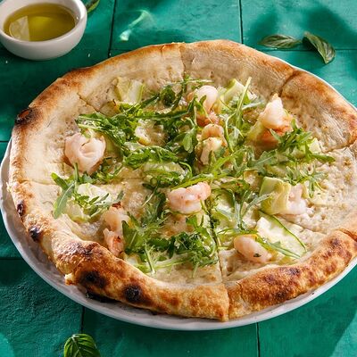 Пицца с кабачками и креветками в Кукумбер по цене 750 ₽